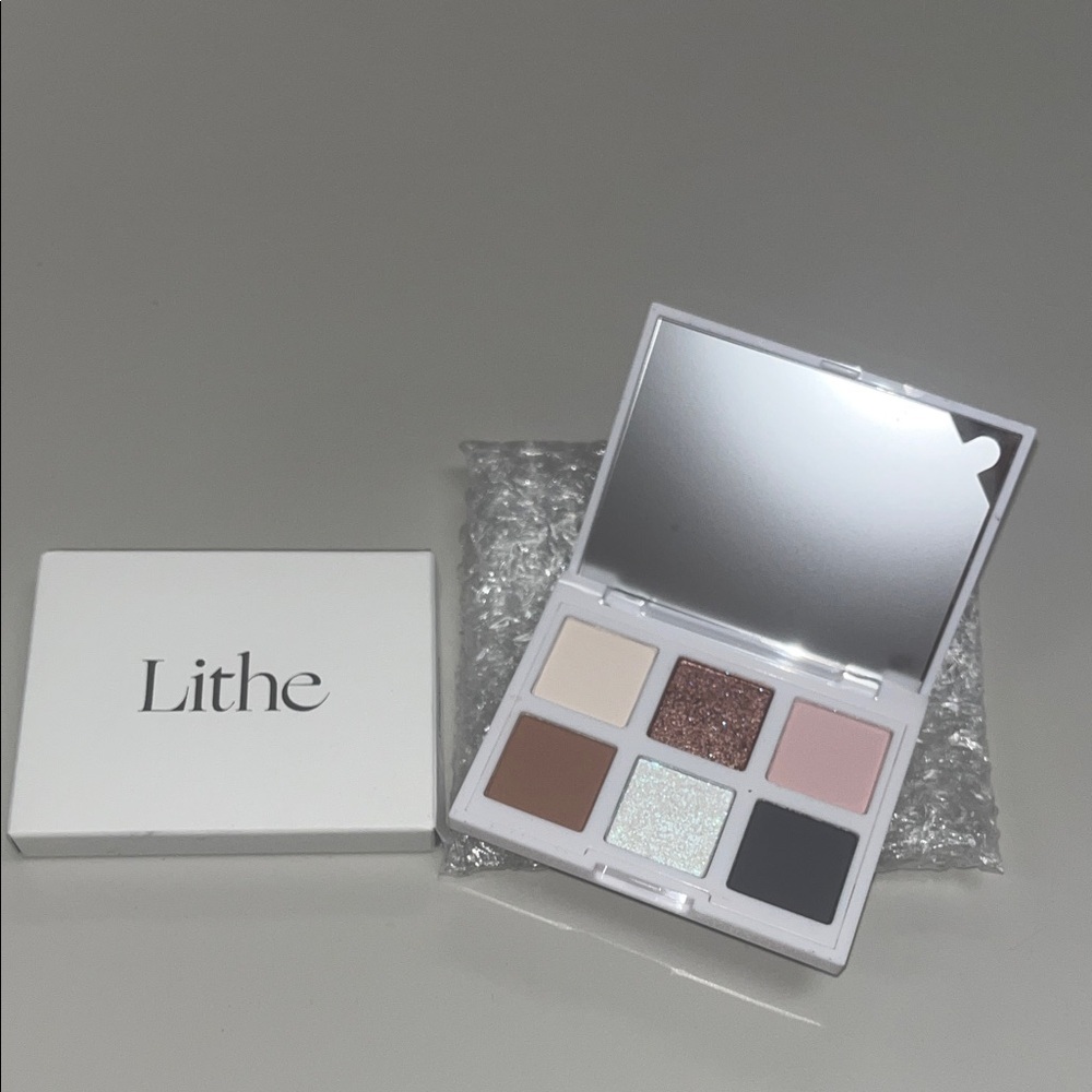 Lithe Eyeshadow Palette - Cream, Brown, Pink, Silver, and Black NIB
